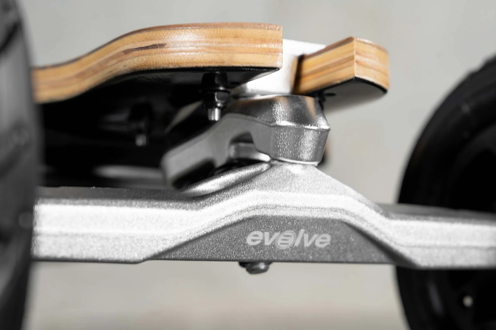 Diablo Bamboo All Terrain Electric Skateboard - Image 3