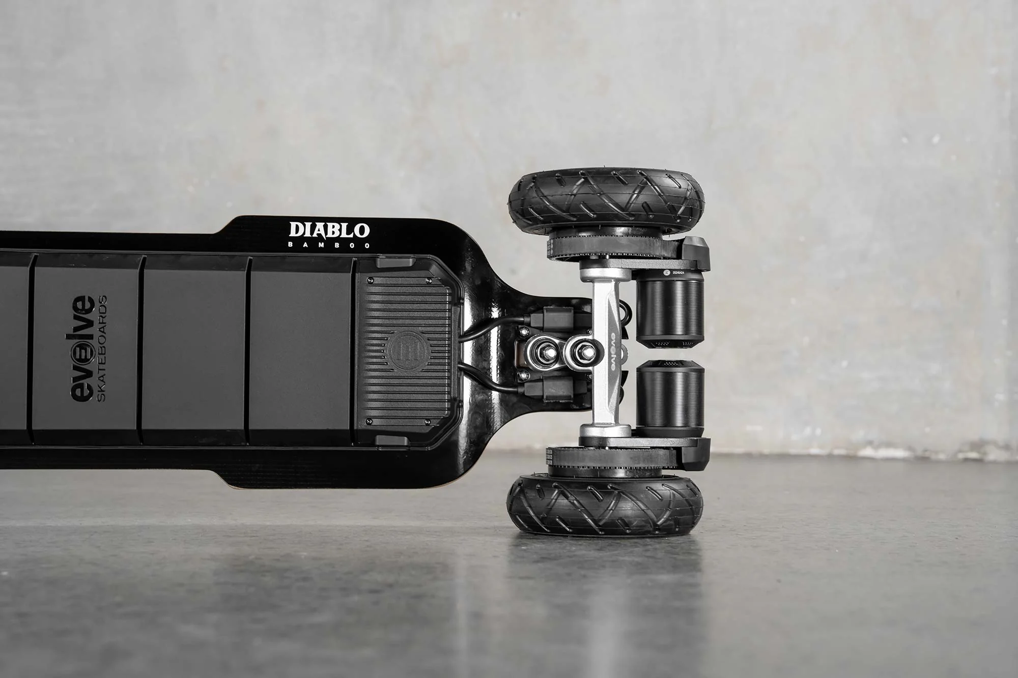 Diablo Bamboo All Terrain Electric Skateboard - Image 6