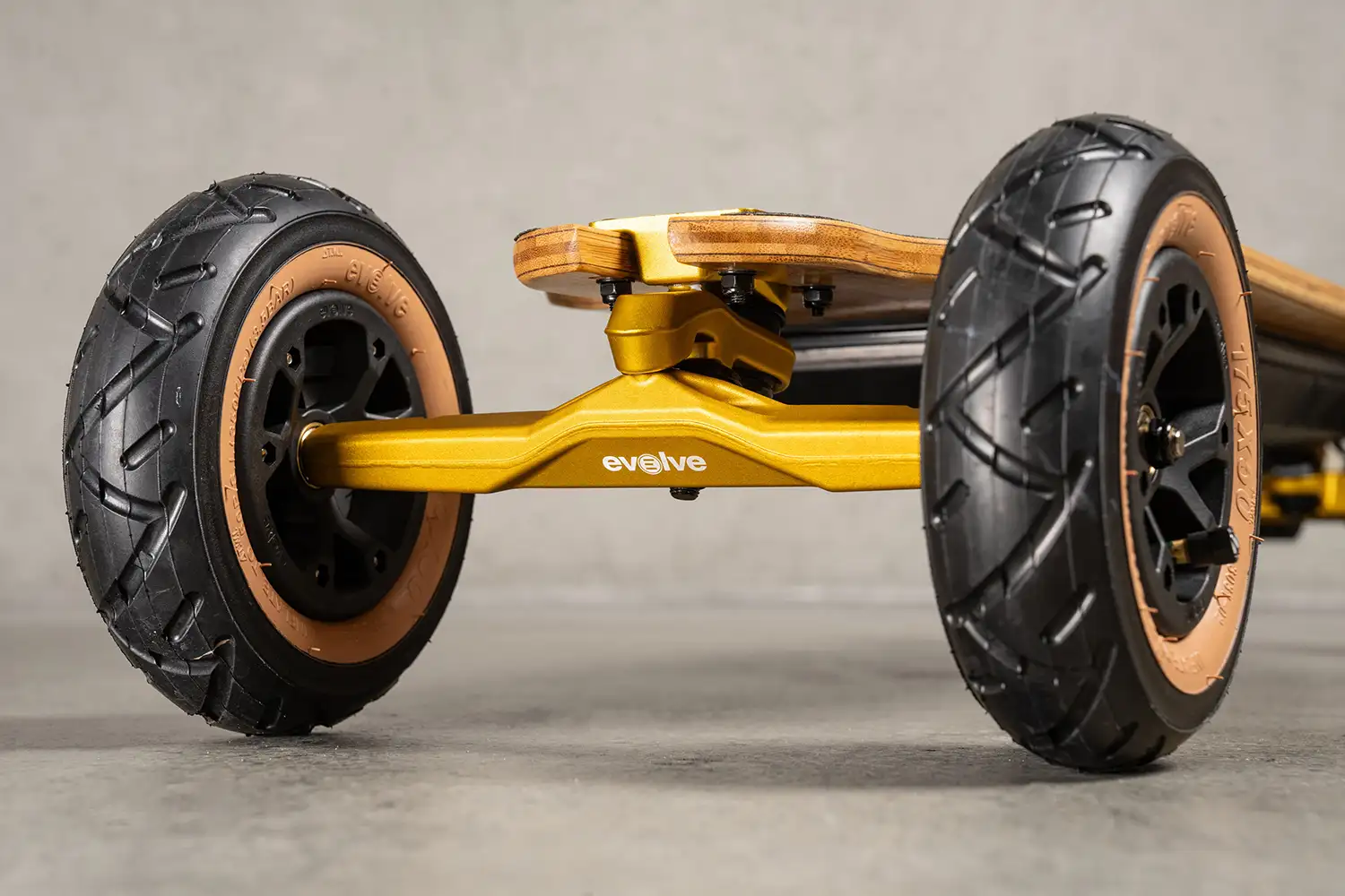 Fusion All Terrain Electric Skateboard - Image 3